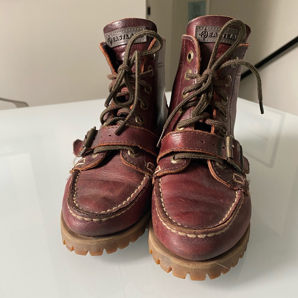 Eastland Vintage bootie in burgundy